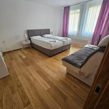 Centar Bulevar Ex Sa Garazom Appartamento Banja Luka