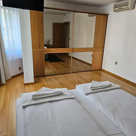 Apartman Centar Bulevar Ex Sa Garazom *