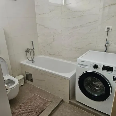 Apartman Centar Bulevar Ex Sa Garazom