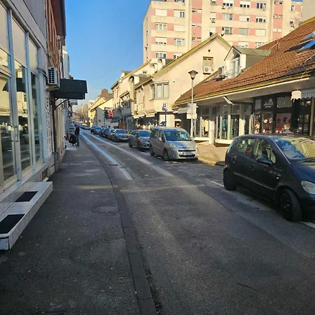 Centar Bulevar Ex Sa Garazom Apartman
