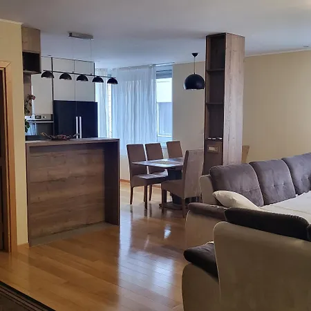 Centar Bulevar Ex Sa Garazom Apartman Banja Luka